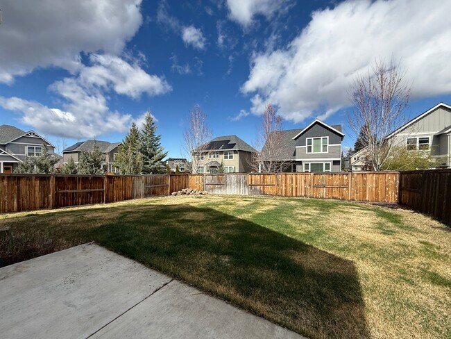 Building Photo - GORGEOUS OPEN LAYOUT HOME IN OLD FARM DISTRICT!
