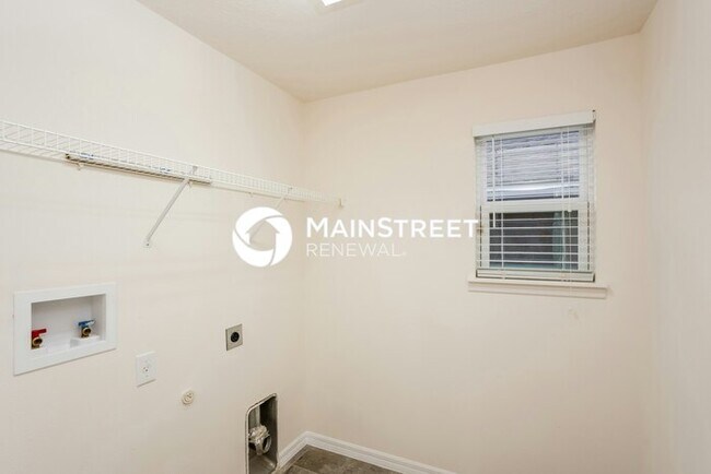 Building Photo - 4 Bedroom Pet-Friendly Home in Ruskin, FL with Main Street Renewal