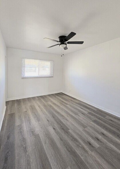 Building Photo - 1822 W Sumac Ln