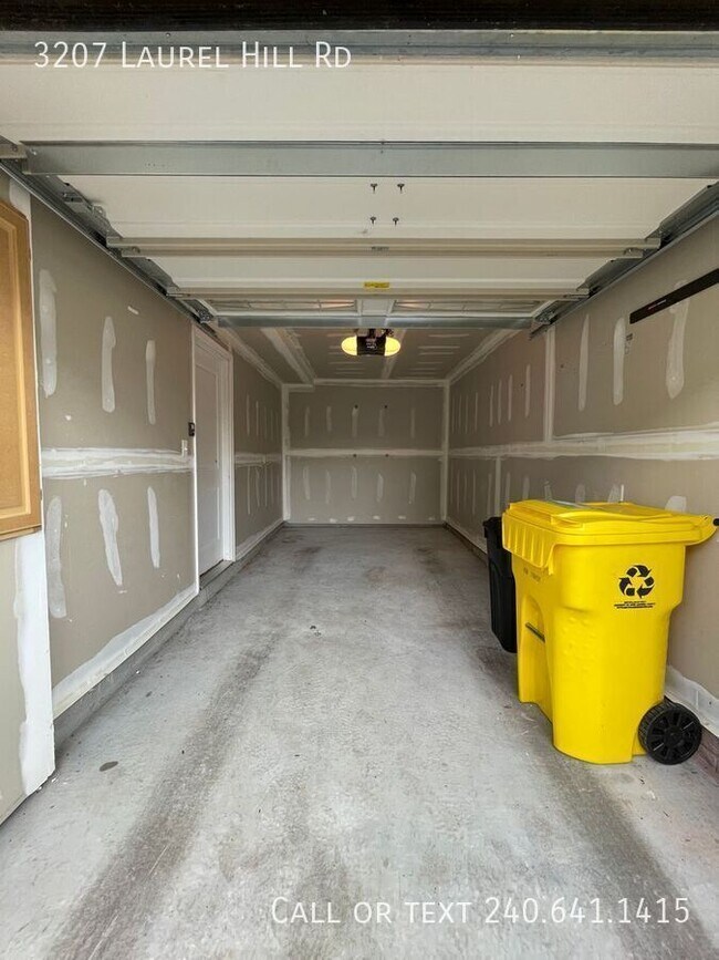 Building Photo - 3207 Laurel Hl Rd