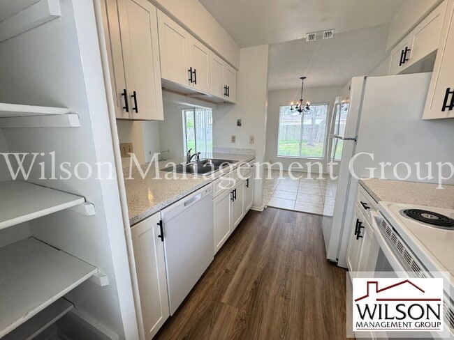 Building Photo - 1013 Arizona Ct