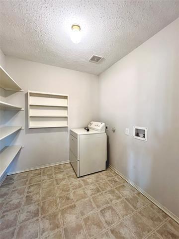 Building Photo - 2613 Plantation Dr