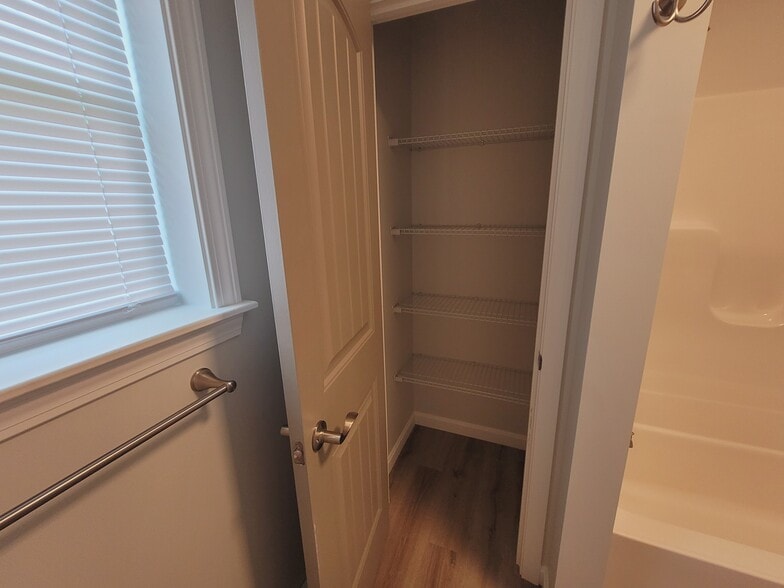 Building Photo - 8 Juniper Ln