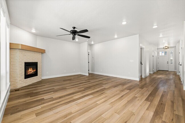 Building Photo - Luxury 4-Bedroom Home for Rent in Dry Cree...