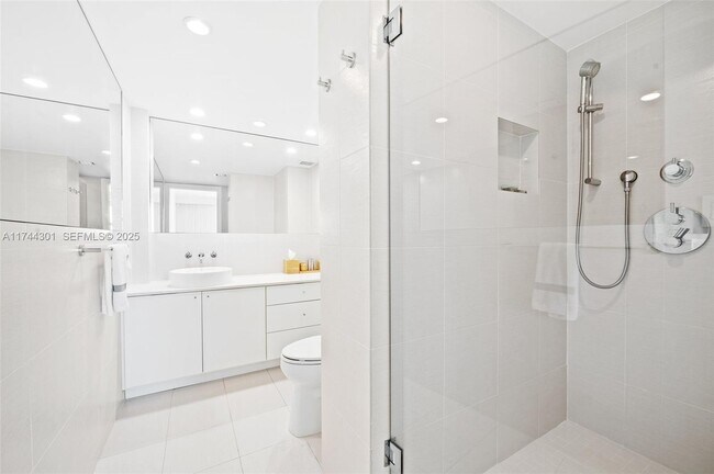 Building Photo - 9511 Collins Ave