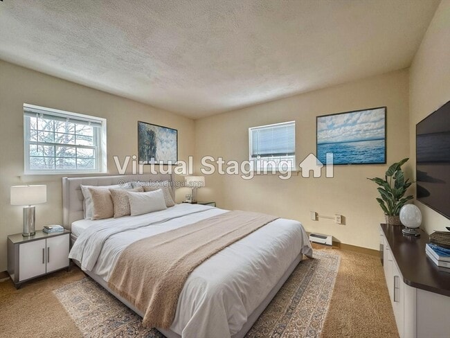 Building Photo - 25 Greentree Ln