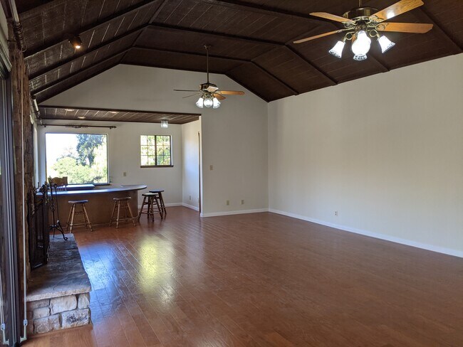 Building Photo - 28050 Horseshoe Ct
