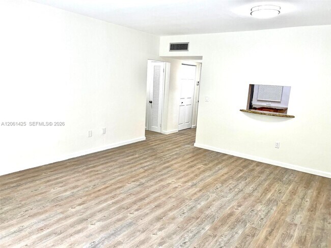 Building Photo - 9159 SW 77th Ave