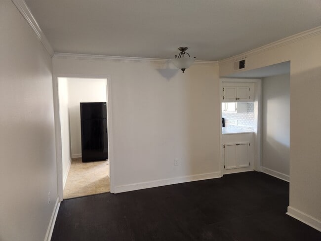 Building Photo - 434 Longwood Ct