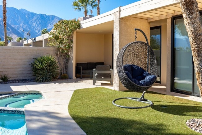 Building Photo - Stylish Palm Springs Retreat with Pool (Monthly Only - No Long Term)