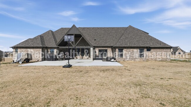 Building Photo - Owasso Executive Home for Rent (6beds/3.5baths)