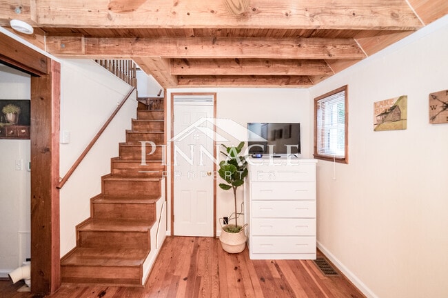 Building Photo - 5840 Quaker Pky