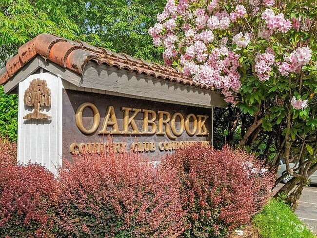 Building Photo - Beautiful 2-Bedroom, 2-Bath Condo in the Oakbrook Country Club Community