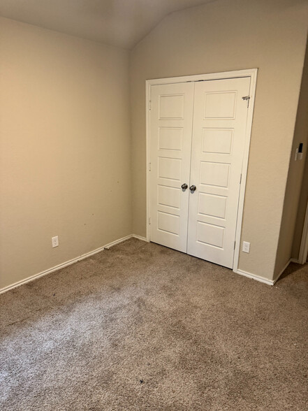Building Photo - Room in House on Stone House