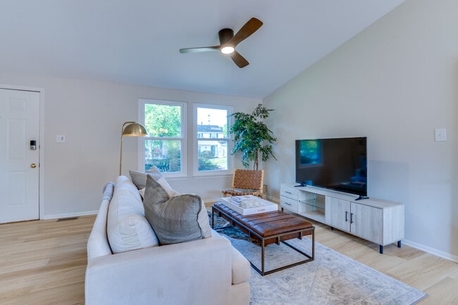Living Room - 5471 Braddock Ridge Dr
