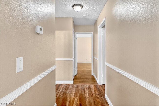Building Photo - 933 Derringer Ln