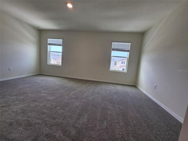 Building Photo - 35711 Sunflower Hl Dr