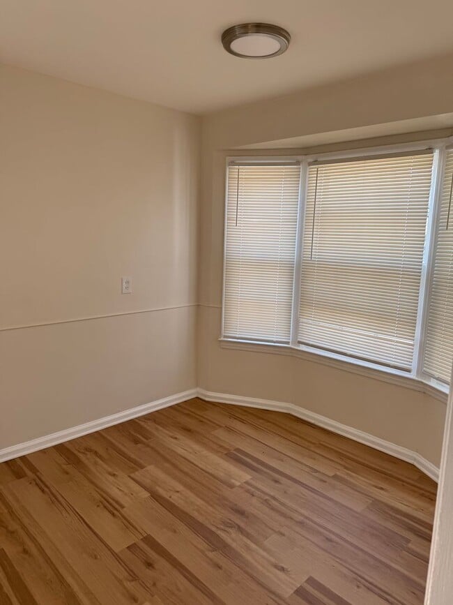 Building Photo - Awesome Property for an Awesome Price