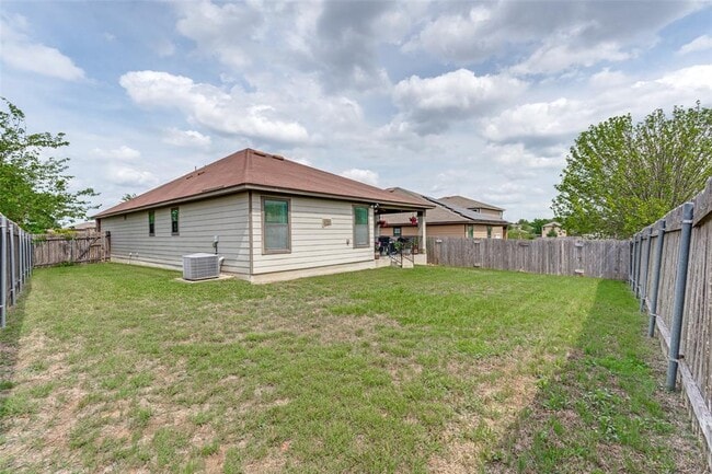 Building Photo - 301 Rummel Dr