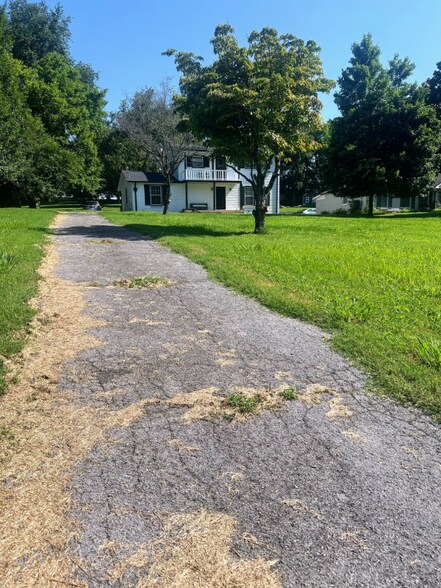 Building Photo - 121 Sain Ave