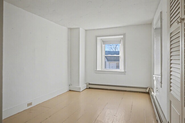 Building Photo - 739 Sergeantsville Rd