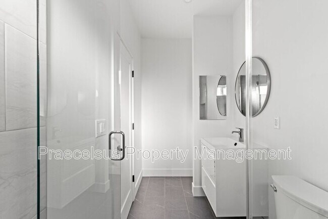 Building Photo - 641 Del Mar Ave