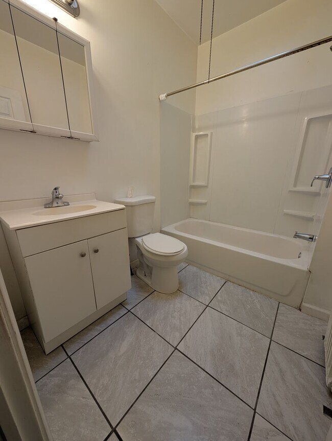 Building Photo - Well-maintained home.