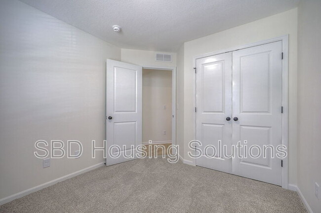 Building Photo - 9013 E 85th Pl