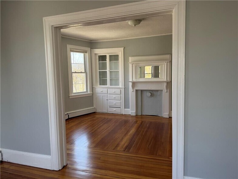 Building Photo - 368 Orms St