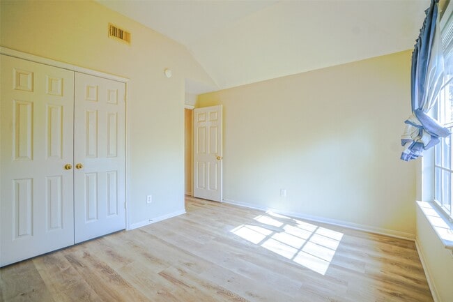 Building Photo - 5602 Whisper Ridge Dr