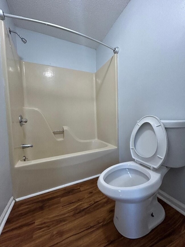 Building Photo - Spacious 3 bed Town Home!