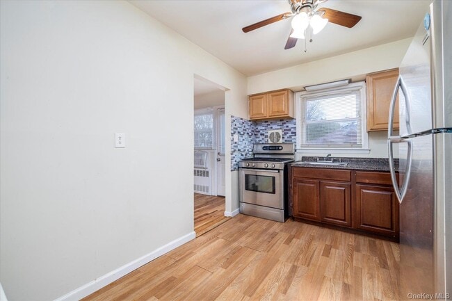 Building Photo - 580 Georgia St