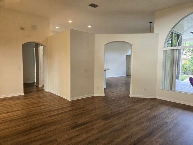 Building Photo - 2926 E Fontana Ct