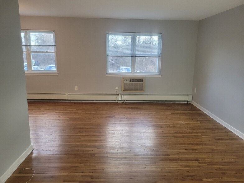 Building Photo - 56 Manchester Ct