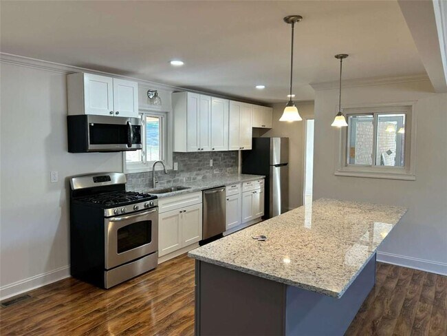 Building Photo - 4642 Elmherst Dr