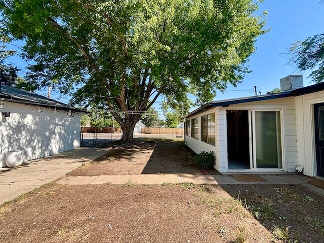 Building Photo - South Denver Brick Ranch