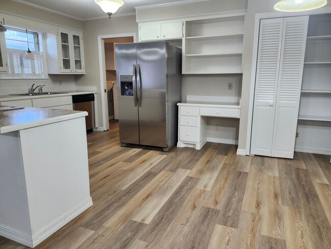 Building Photo - 1810 W 3rd Ct