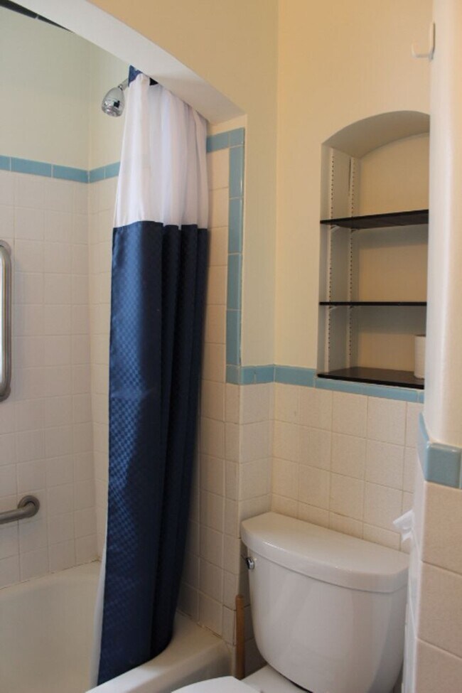 Building Photo - Charming 2 BR/1 BA House in the Hale/Mayfair Neighborhood!