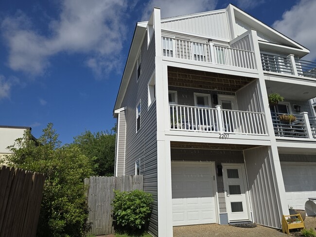 Primary Photo - 2207 Rockbridge Rd