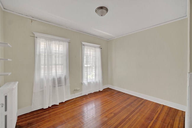 Building Photo - 826 Hamlin St