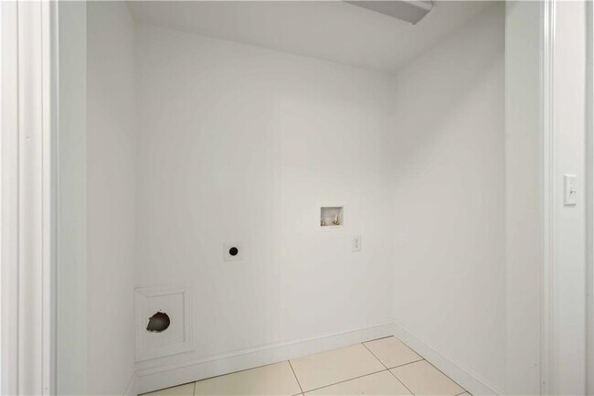 Building Photo - 1506 Sycamore Dr NW