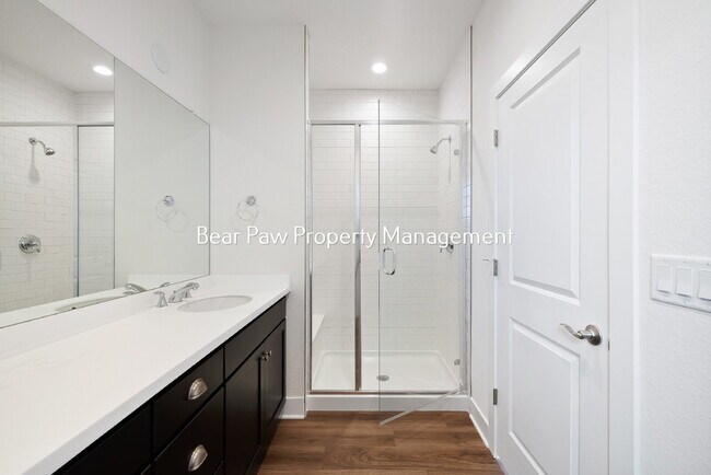 Building Photo - New Townhome in Wheat Ridge!!