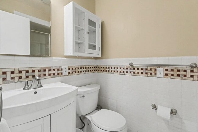 Building Photo - 831 Limekiln Rd