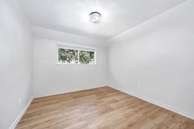 Building Photo - 3511 Tree Ln