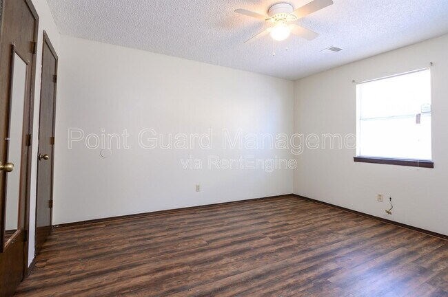 Building Photo - 1826 S Laura St