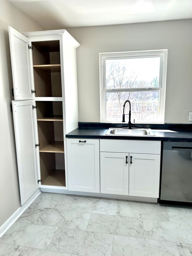 Building Photo - 2722 Riedling Dr