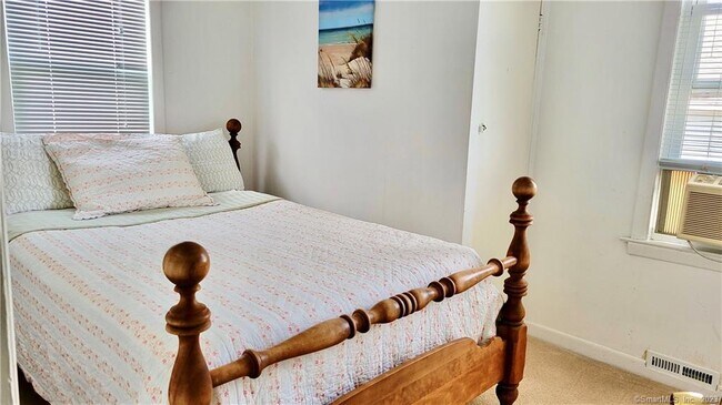 Building Photo - 702 E Broadway