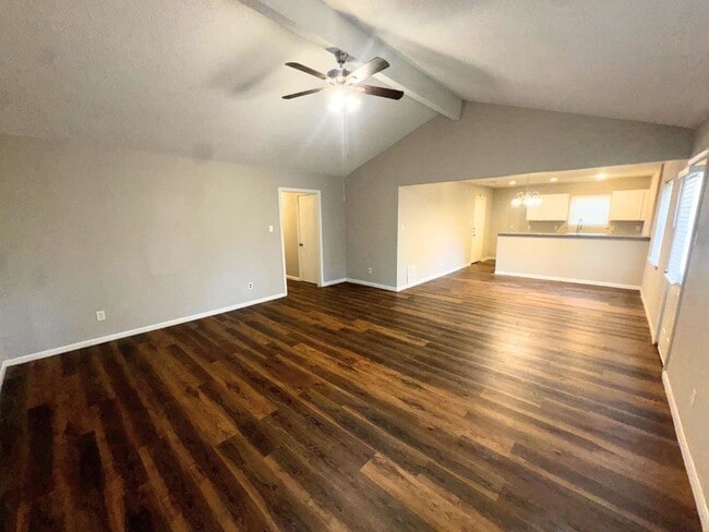 Building Photo - 723 Cherry Valley Dr