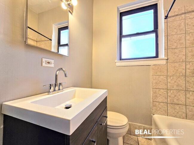 Building Photo - 4851 N Damen Ave