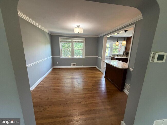 Building Photo - 1543 Cottage Ln